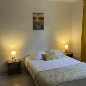 Chambre double cosy dans le gîte "Bateaux" en Camargue