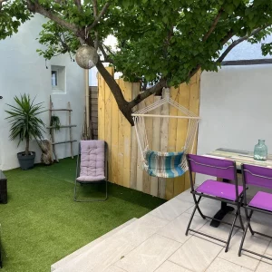 Maison de vacances avec espace extérieur et coin repas en plein air pour être louer toute l année