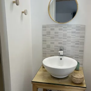 cabinet de toilette privatif dans ce gite au bord de la mer