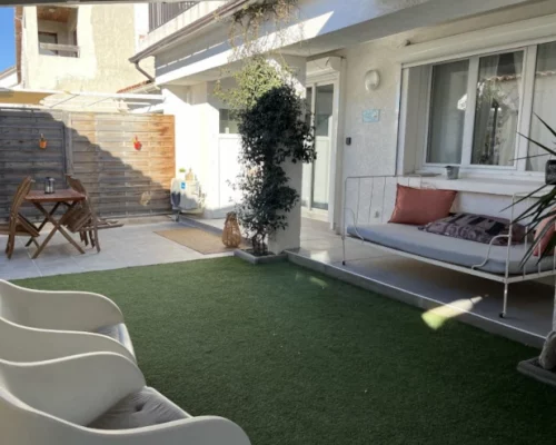 extérieur de gites du mas de l'abri-côtier, pour des locations toute l'année avec tout le confort et l'espace nécessaires à de superbes vacances au soleil